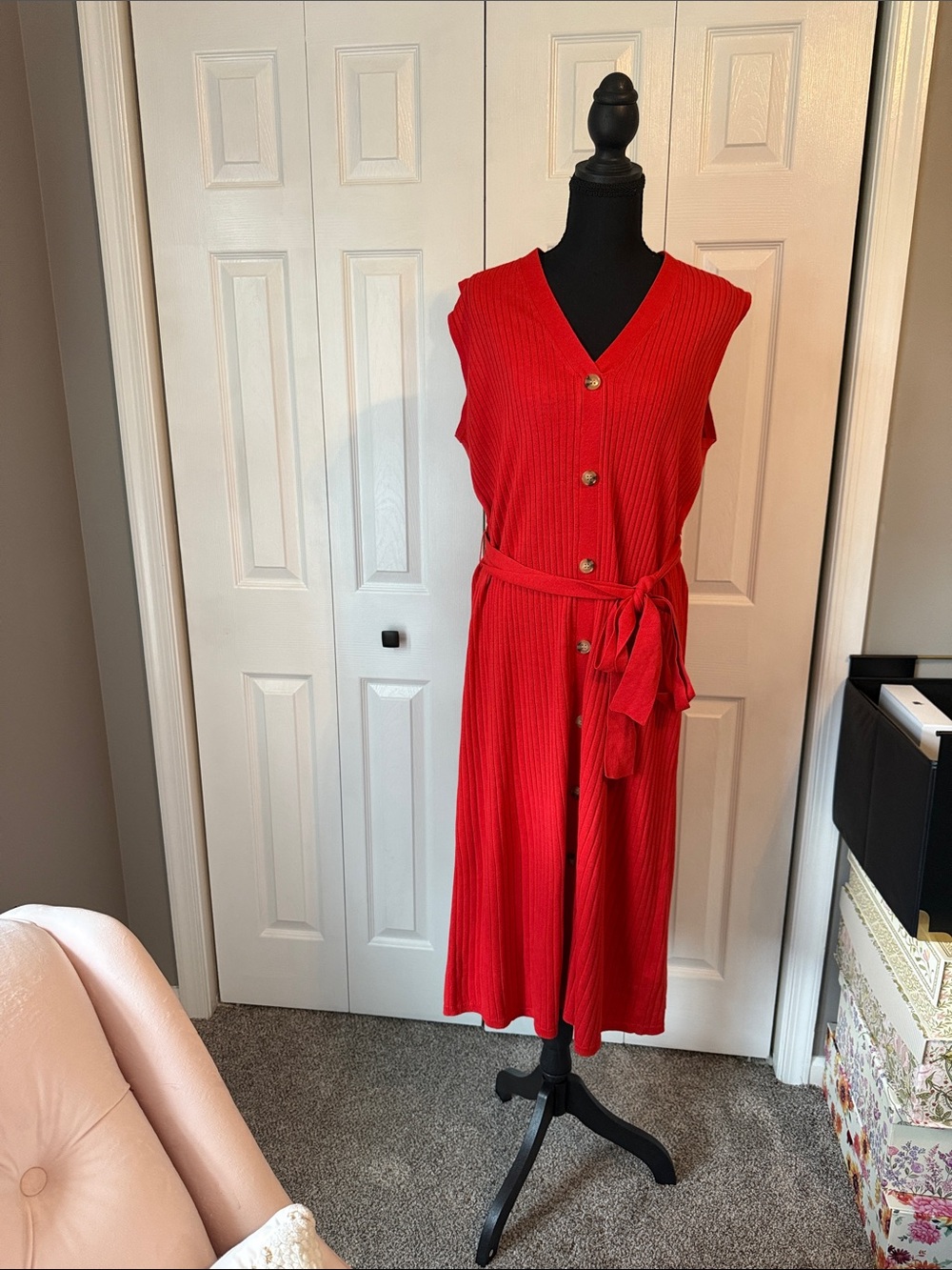 Sleeveless Red Button-Front Midi Dress with Tie Waist